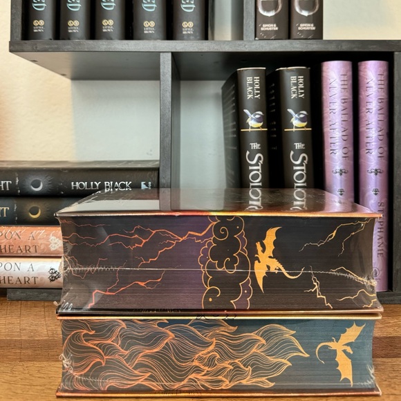 Fourth Wing + Iron Flame - GERMAN EDITIONS by Rebecca Yarros - NEW In PLASTIC - Picture 7 of 8